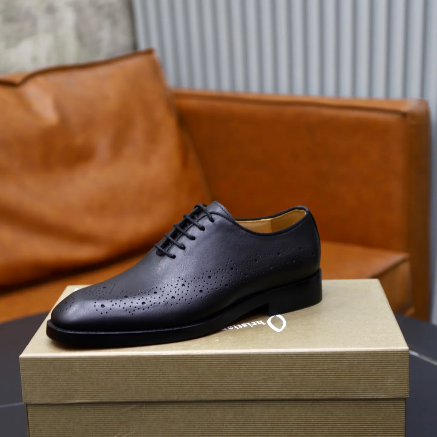 Ex-factory price: 620💰Christia*.Loubouti*🆑High-end men’s business formal leather shoes | Classic red sole shoes | Original imported first-layer cowhide | Water-dyed cowhide lining | Italian imported red rubber outsole | High-end luxury | Perfect interpretation of fashion, sunshine, style, suitable for various occasions Size: 39-44 (38.45 custom-made)